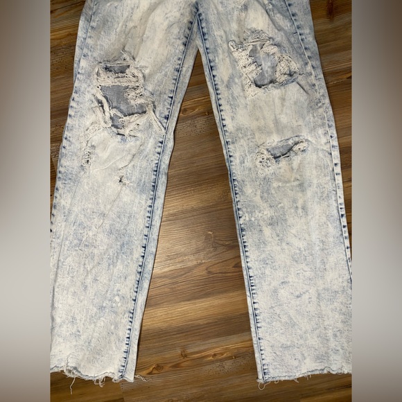 4/$16 Risen Jeans - Picture 8 of 12